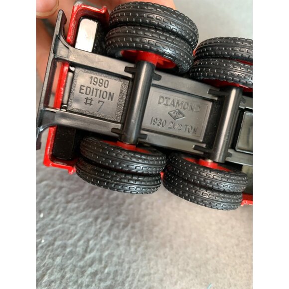 Texaco 1930 Diamond T 1990 Edition Red Collectible Die-Cast Toy Truck Bank - Picture 5 of 11